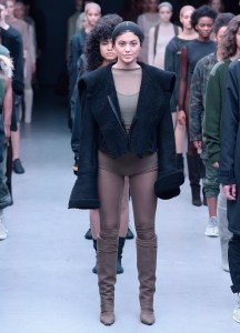 25A15C9300000578-2951591-Her_turn_in_the_spotlight_Although_her_older_sister_Kendall_is_t-m-53_1423820800196